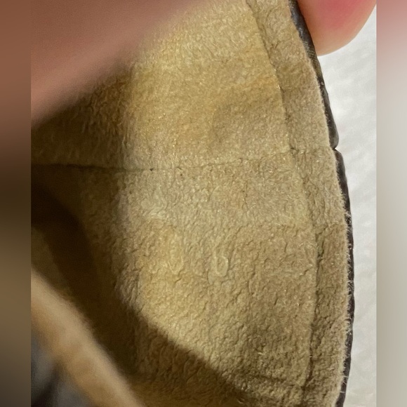 LV authentic Limited Key pouch in monogram - Picture 15 of 16